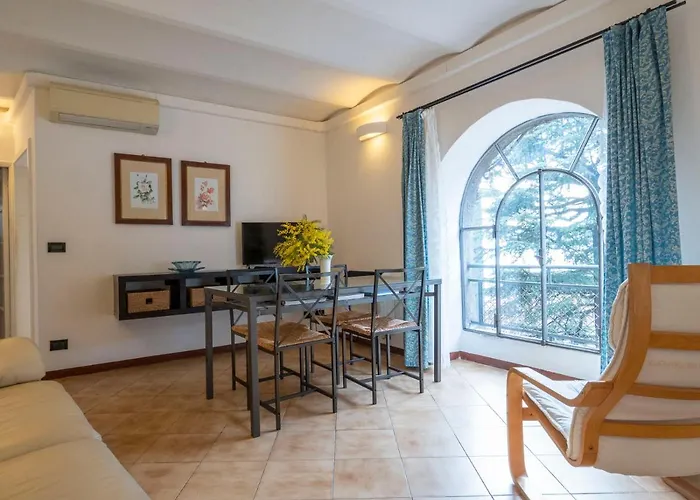 Albertina Apartment Varenna